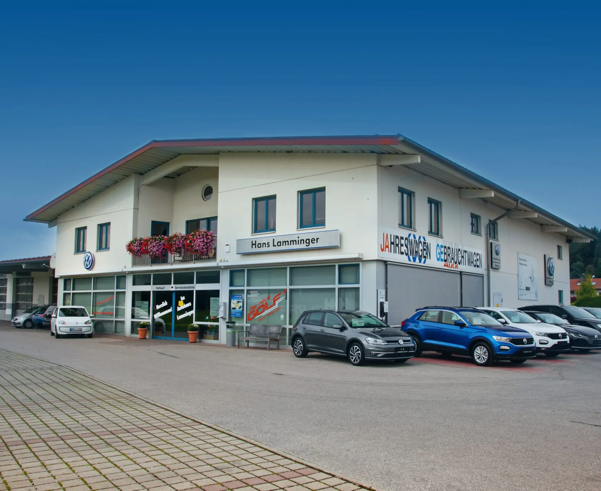 Frontansicht Autohaus Lamminger