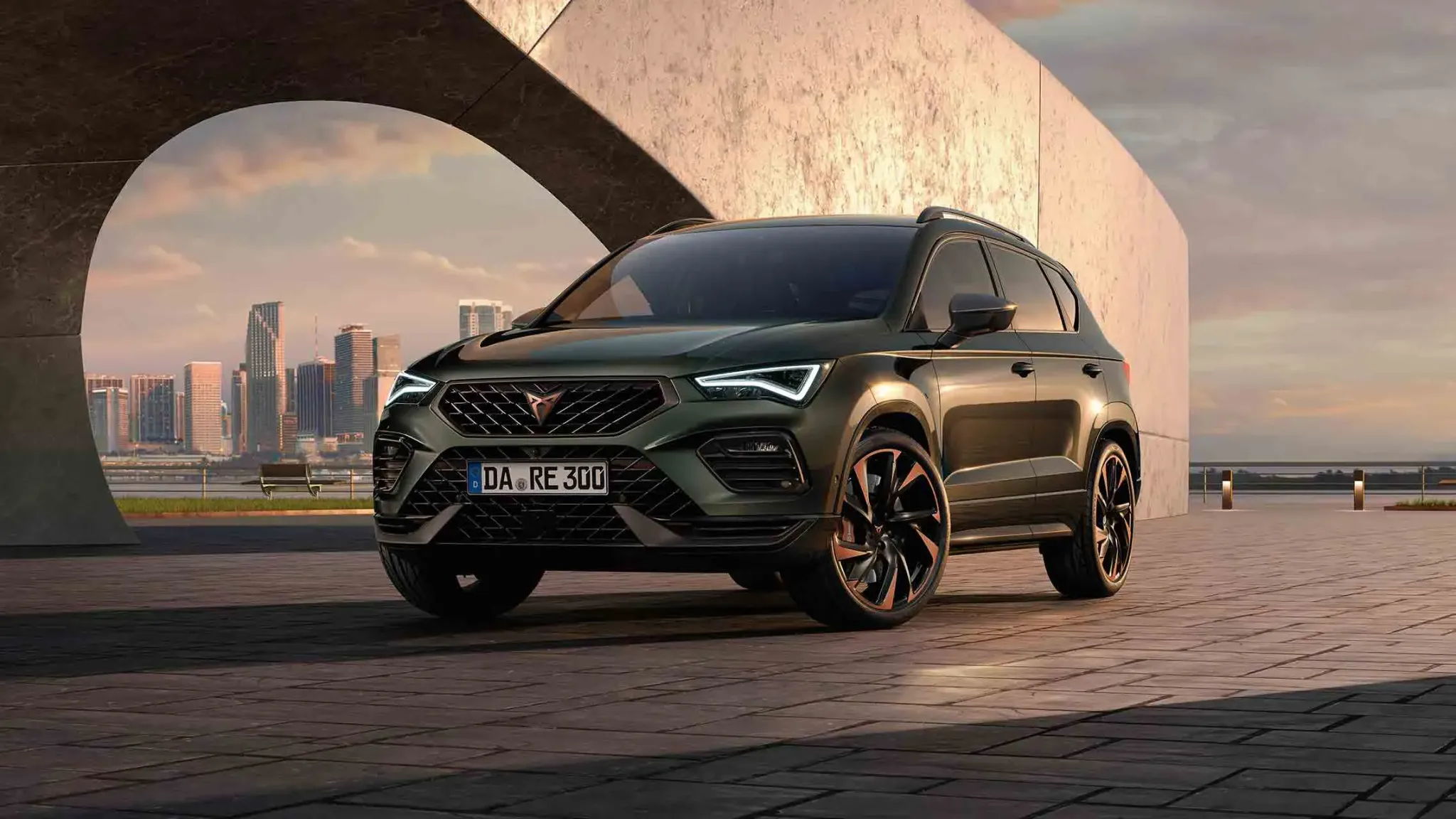 Cupra_Ateca_in_der_Stadt