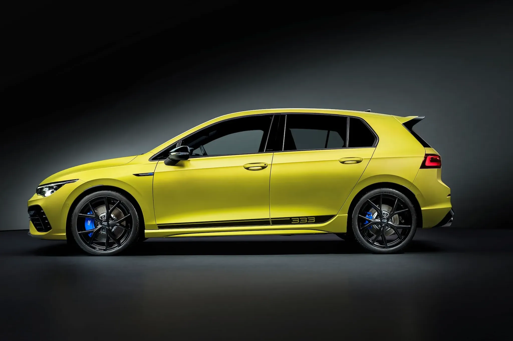 Golf-R-333 Seitenansicht in Gelb