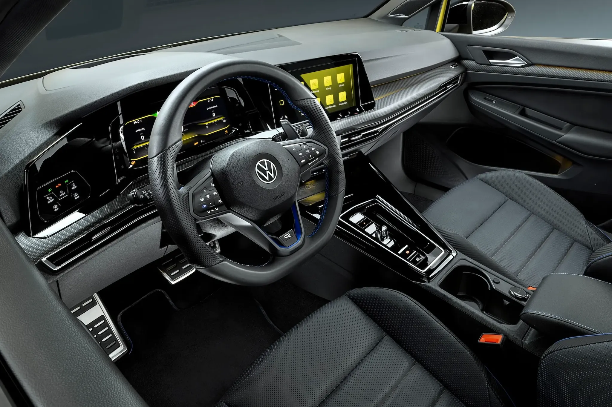 Golf-R-333 Cockpit 