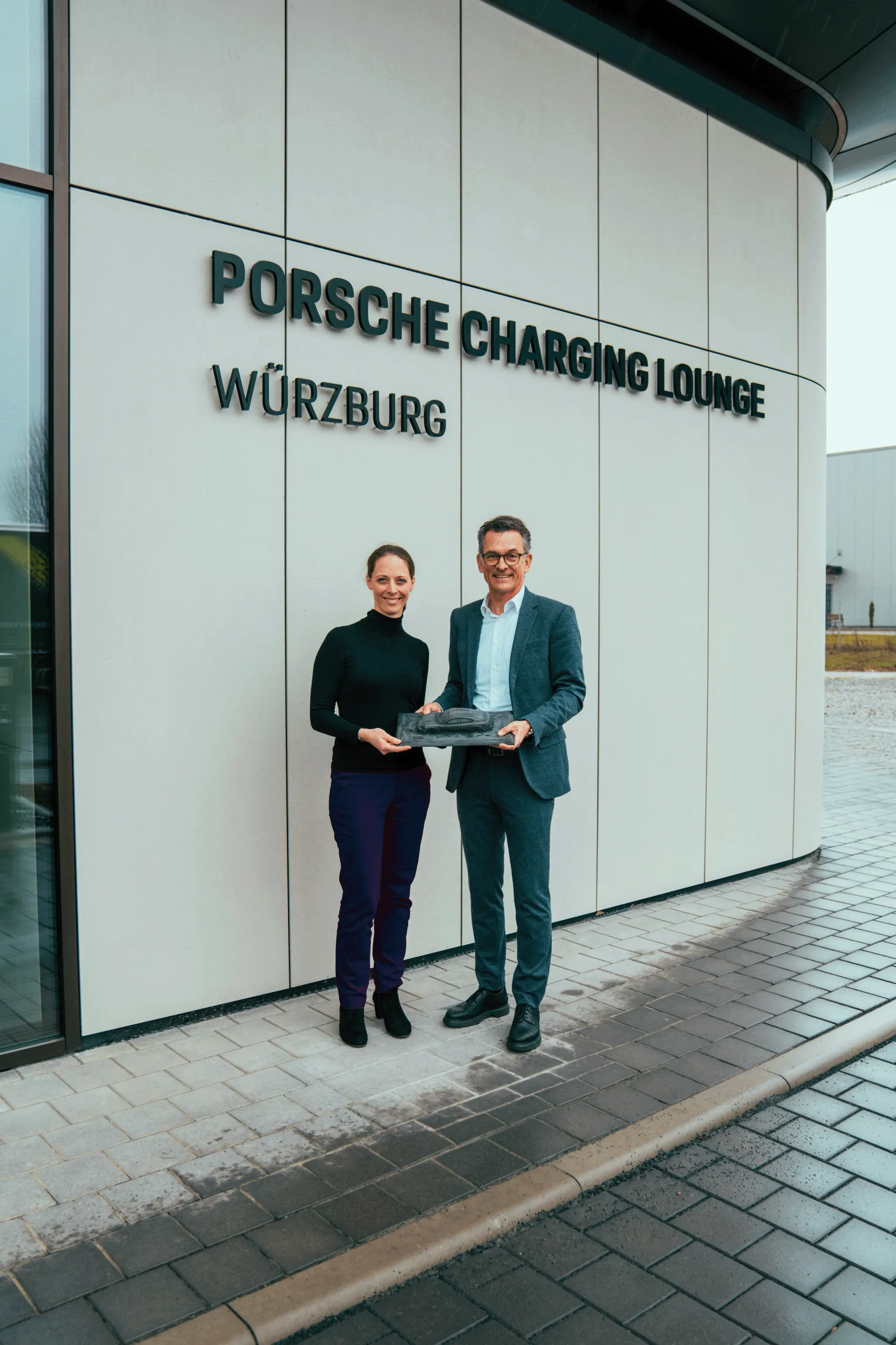 Porsche Charging Lounge Estenfeld Spindler