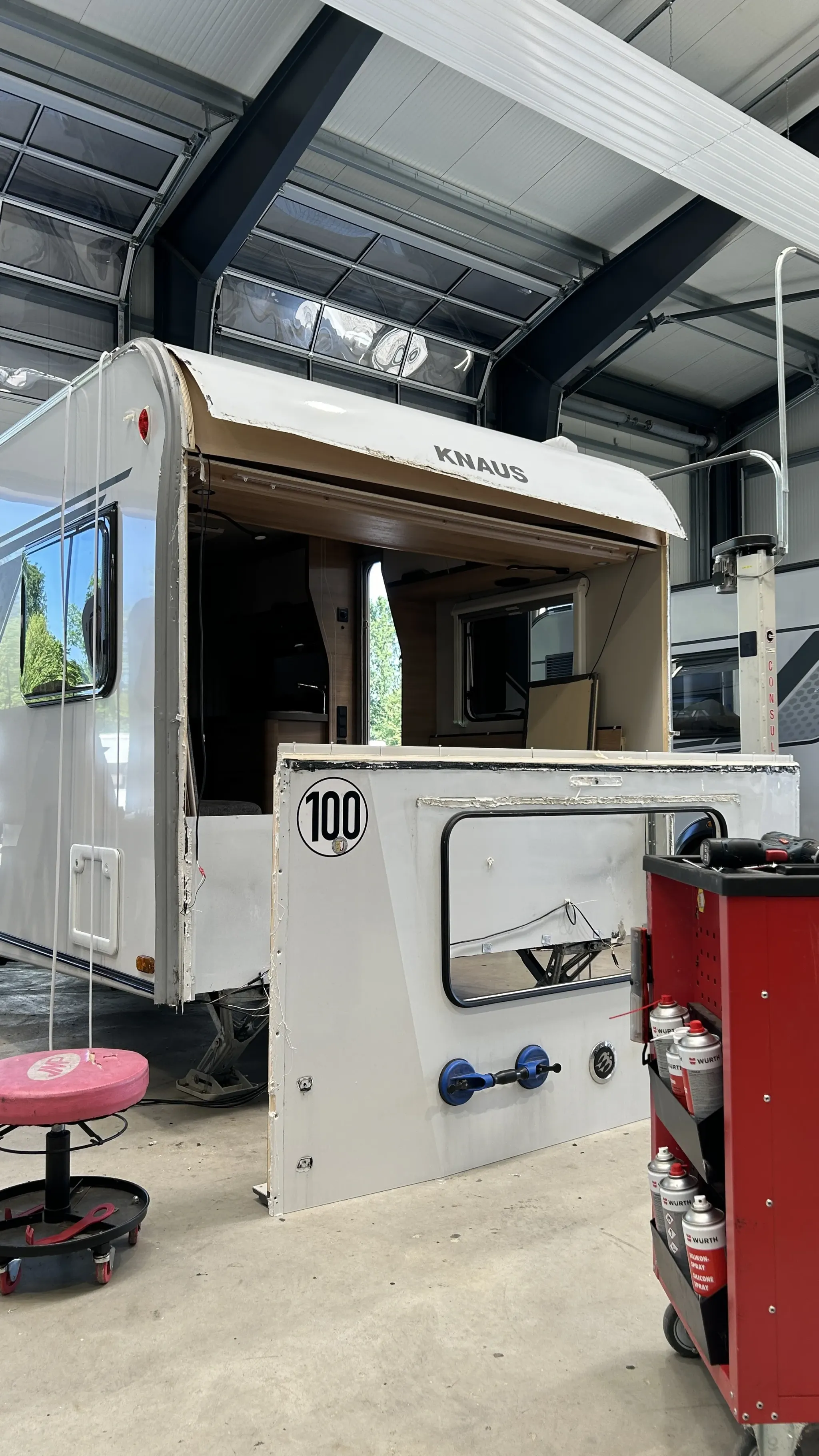 Knaus Wohnwagen in der Wohnwagen-Werkstatt des Caravan Center Nord